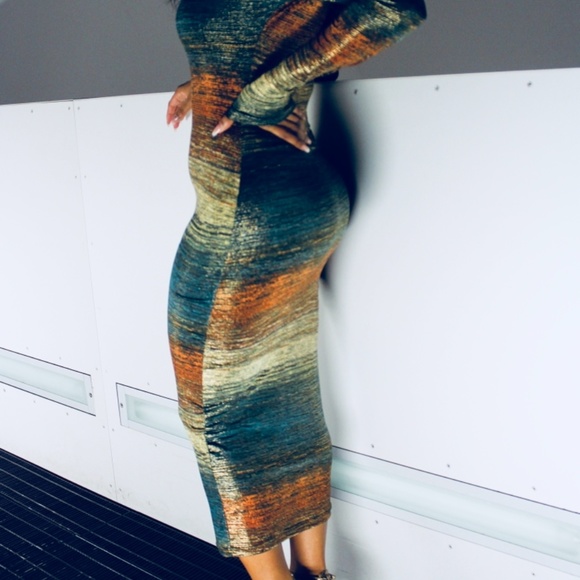 BRAND NEW midi body con dress - Picture 2 of 5